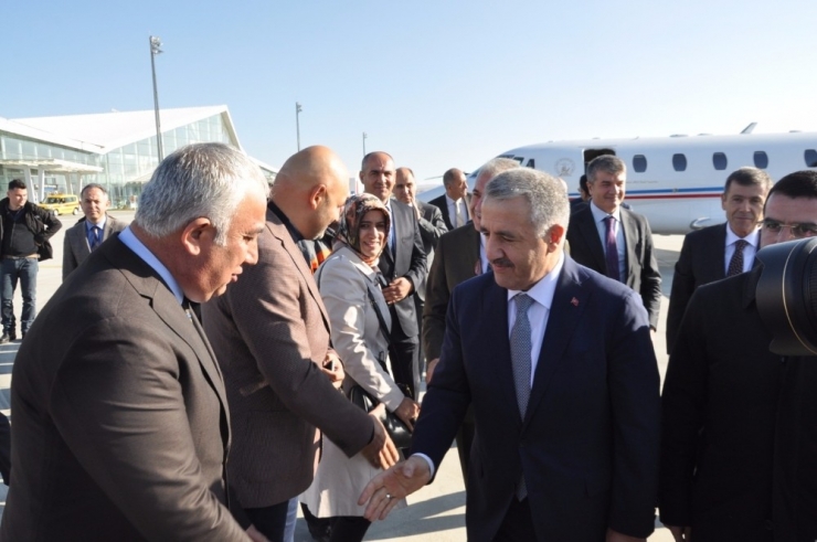 Bakan Arslan, Temel Atma Töreni İçin Kars’a Geldi