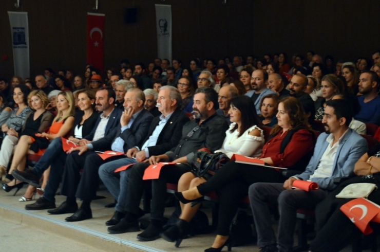 Usta Oyunca Levent Üzümcü Tek Kişilik Oyunuyla Didimlilerle Buluştu