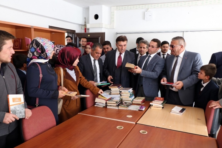Kyk Öğrencilerinden ‘Kardeş Okula’ Kitap Desteği