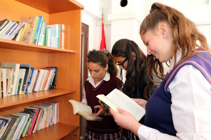 Kyk Öğrencilerinden ‘Kardeş Okula’ Kitap Desteği