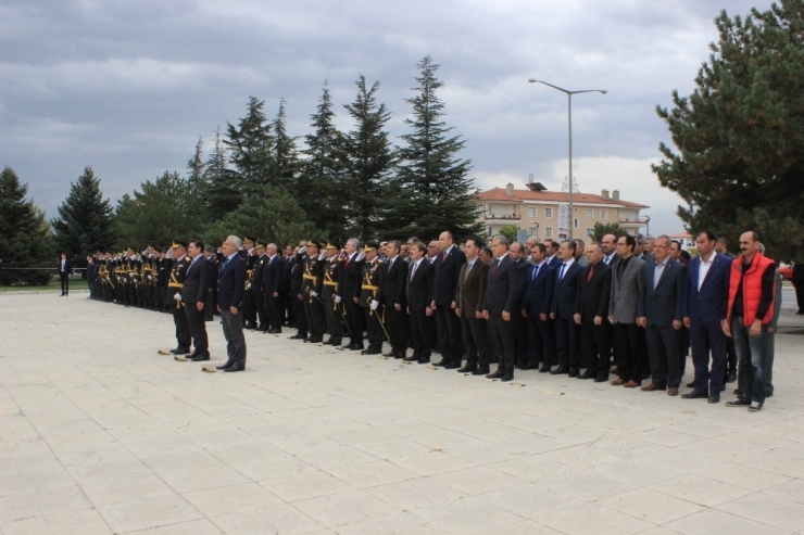 Cumhuriyetin 94’üncü Kuruluş Yıldönümünde Erzincan Da Ki Atatürk Anıtına Çelenk Sunuldu