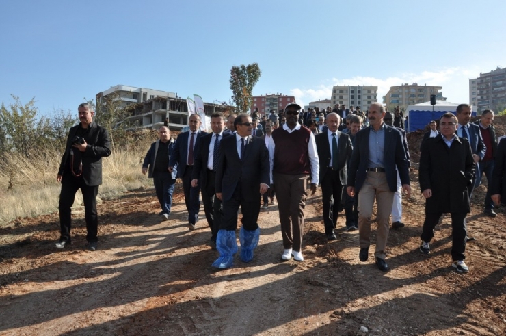 Afrika Kıtası Büyükelçileri Uşak’ta Diktikleri Ağaçlara İsimlerini Verdi