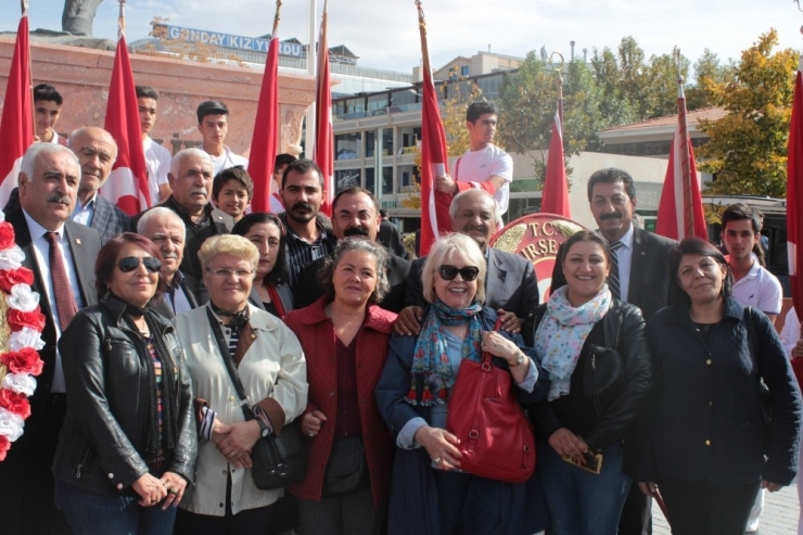 29 Ekim Cumhuriyet Bayramı Kutlamaları Çelenk Sunumu İle Başladı