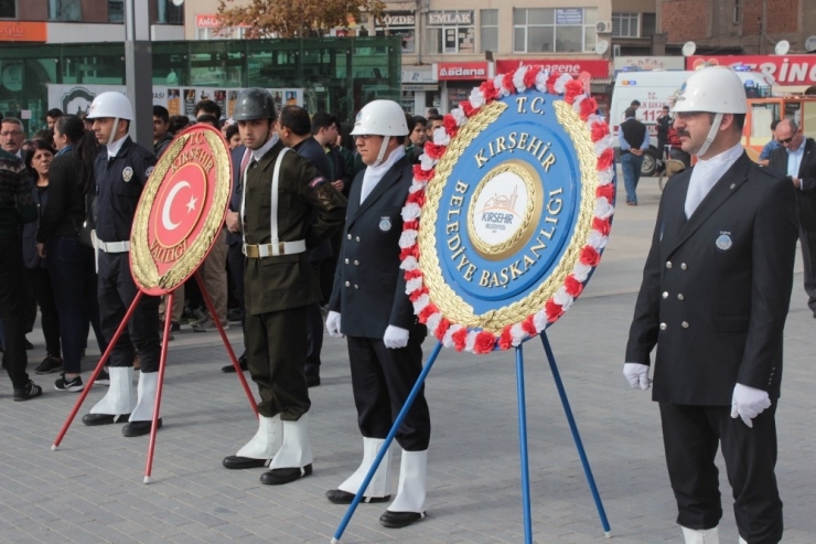 29 Ekim Cumhuriyet Bayramı Kutlamaları Çelenk Sunumu İle Başladı