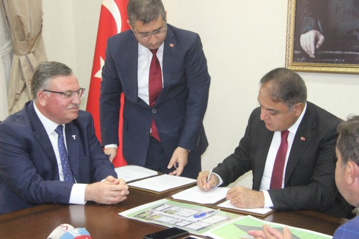 Kaplan Ailesinden Elbeyli’ye Sağlık Tesisi