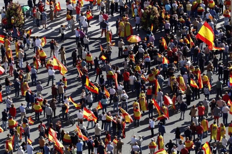 Katalonyanın Yönetimi Başbakan Yardımcısı Soraya Saenz’e Verildi