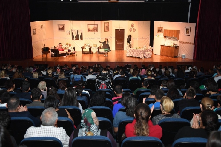 Mersin Şehir Tiyatroları Perdelerini Açtı