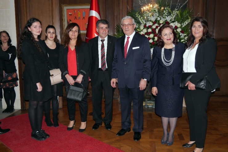 Paris’te Cumhuriyetin Kuruluşunun 94.yıl Dönümü Çoşkuyla Kutlandı