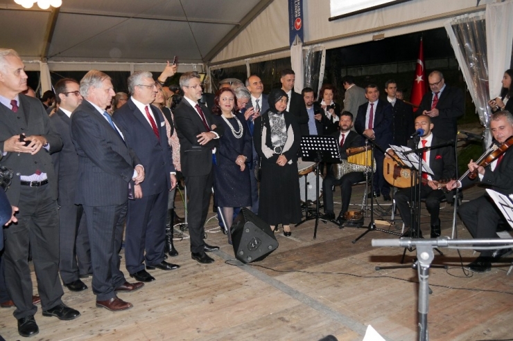 Paris’te Cumhuriyetin Kuruluşunun 94.yıl Dönümü Çoşkuyla Kutlandı