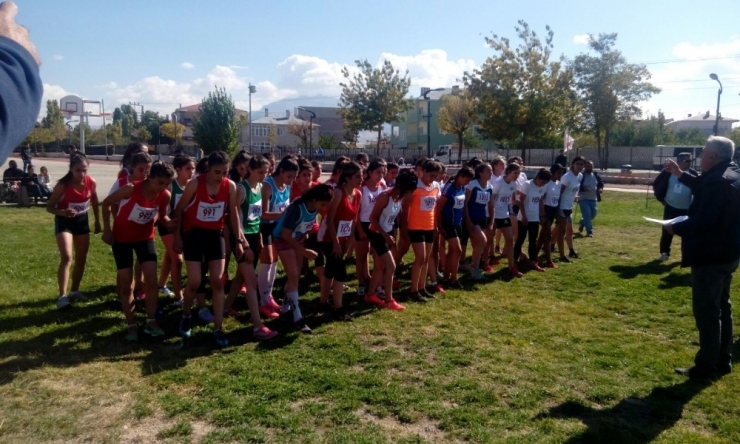 Hayatında İlk Defa Van’a Giden Minik Öğrenci Okuluna Gümüş Madalya İle Döndü