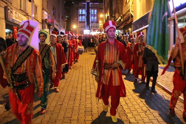 Artvin’de Mehteran Eşliğinde Cumhuriyet Yürüyüşü