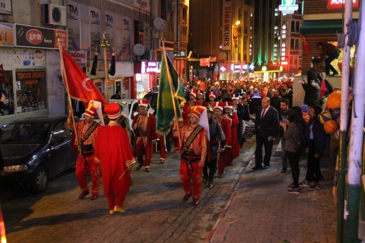 Artvin’de Mehteran Eşliğinde Cumhuriyet Yürüyüşü