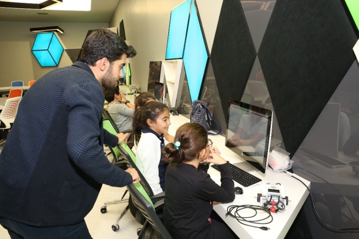 Kayseri Bilim Merkezi, Çocukları Bilime Yönlendirmek İçin Birbiri Ardına Etkinlik Yapıyor