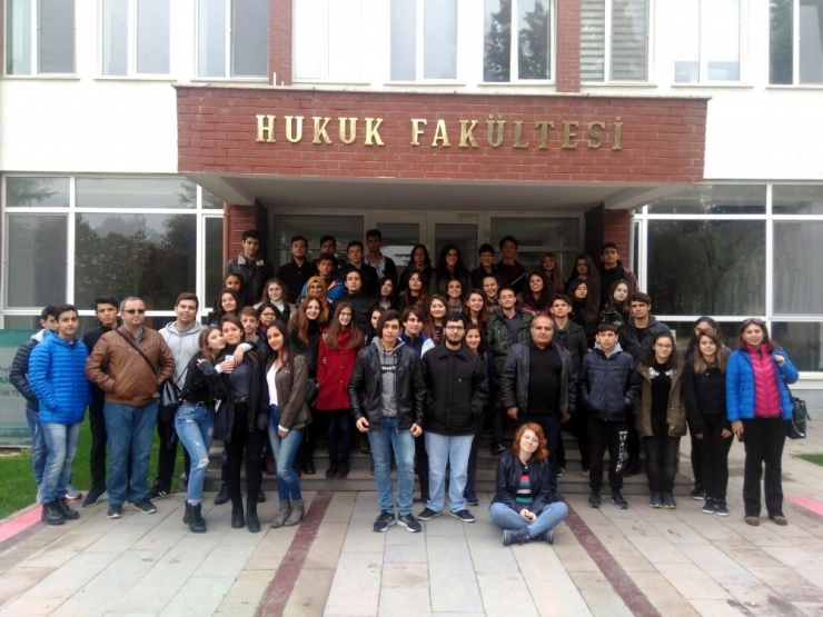 Eal Şehitleri Ziyaret Etti