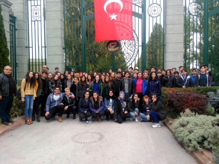 Eal Şehitleri Ziyaret Etti