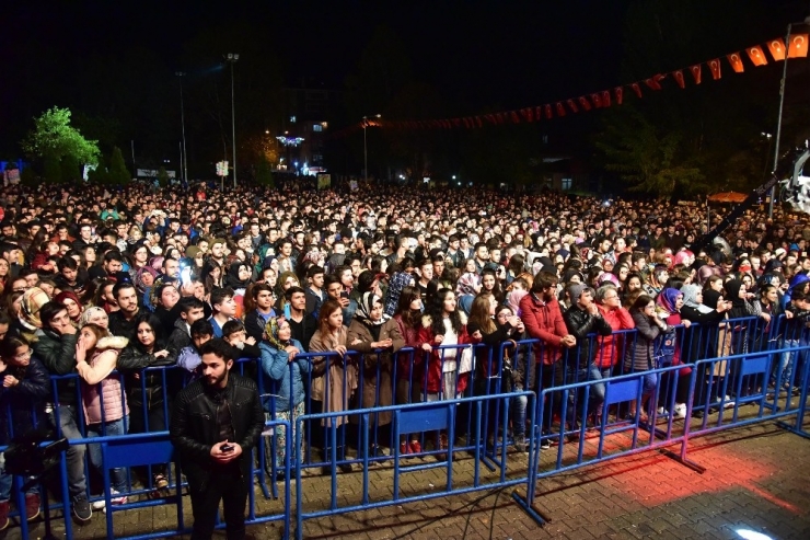 Bilecik’te, Gökçe Ve Yusuf Güney Rüzgarı Esti