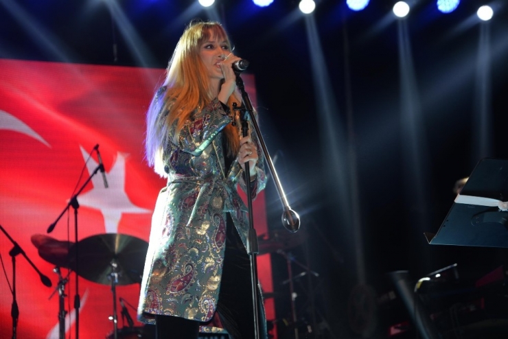 Bilecik’te, Gökçe Ve Yusuf Güney Rüzgarı Esti