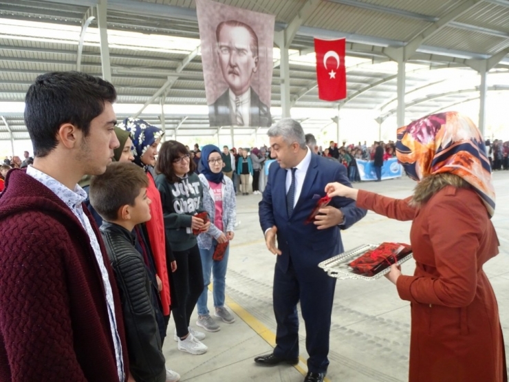 Hisarcık Belediyesinden Fen Lisesini Kazanan Öğrencilere Ödül