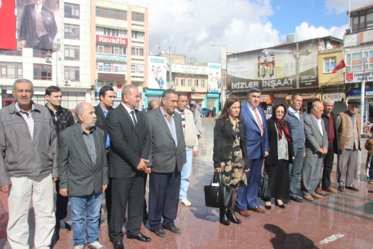 Kilis’te Chp Ve Add’den Alternatif Çelenk Sunma Töreni
