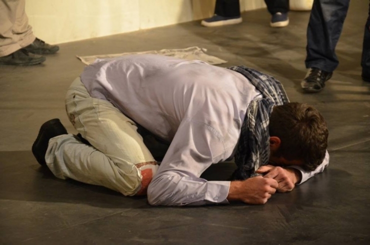 Kuşadası Belediye Tiyatrosu Sezonun İlk Oyununu Sahneye Koydu