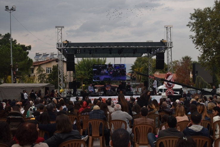 Alaşehirliler Türkülerle Coştu