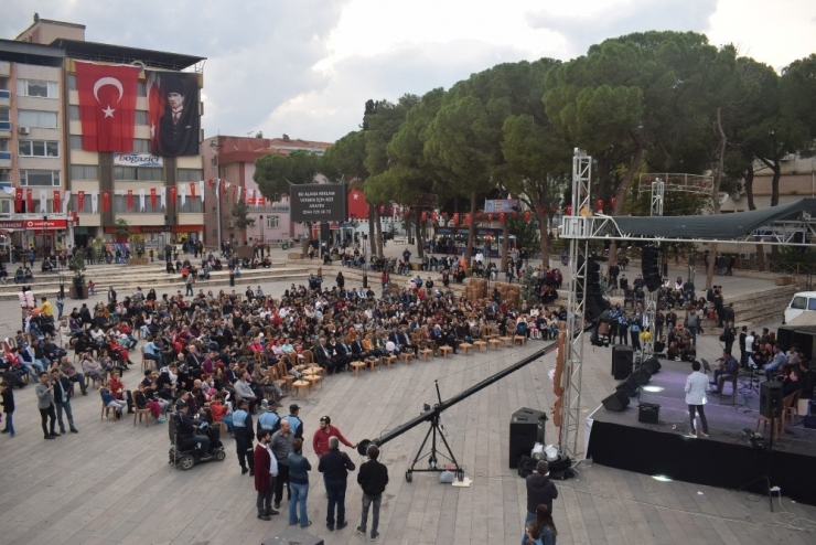 Alaşehirliler Türkülerle Coştu