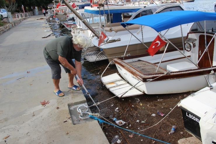 Balık Ağlarıyla Denizden Çöp Topladılar