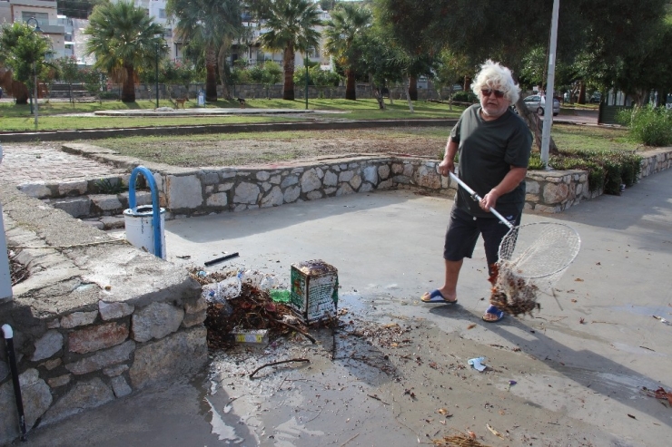 Balık Ağlarıyla Denizden Çöp Topladılar