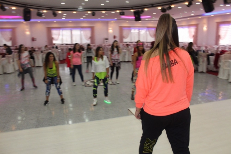 Niğde’de Zumba Dansı Etkinliği Düzenlendi