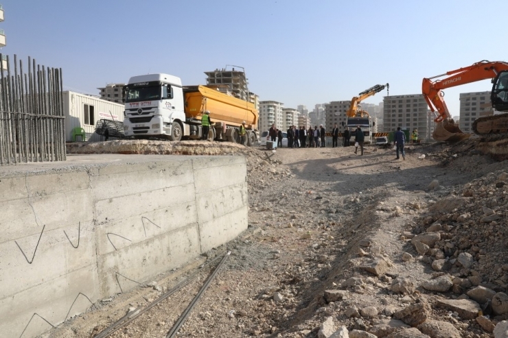 Narlıdere Köprülü Kavşağında Çalışmalar Sürüyor