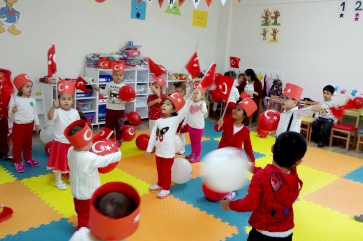 Miniklerin Cumhuriyet Sevinci