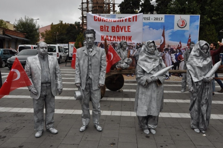 Efsane Fotoğraf ’Canlı Heykeller’le Yeniden Hayat Buldu