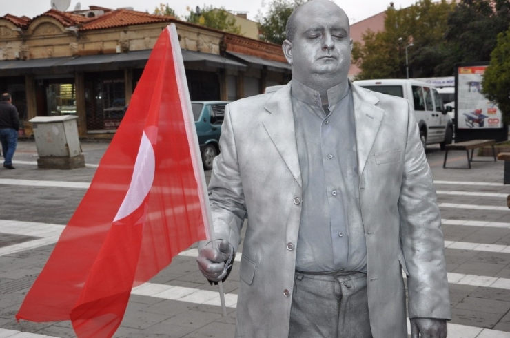 Efsane Fotoğraf ’Canlı Heykeller’le Yeniden Hayat Buldu