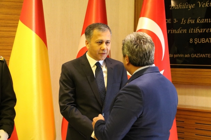 Vali Yerlikaya Bayram Tebriklerini Kabul Etti
