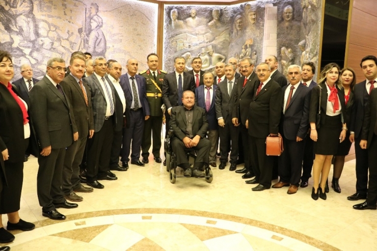 Vali Yerlikaya Bayram Tebriklerini Kabul Etti