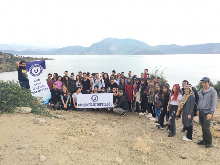 Üniversiteli Gençler Serçin Ekoturizm Merkezinde Çevre Temizliği Yaptı