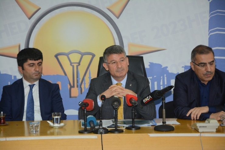 Yeni: "Attıkları Temeli Kendileri Bulamıyor"