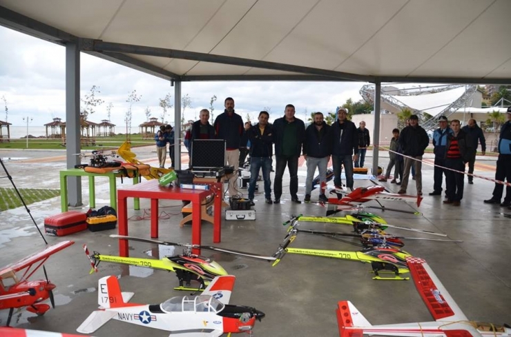 Model Uçak Ve Helikopter Gösterileri Alaplı’da Nefes Kesti