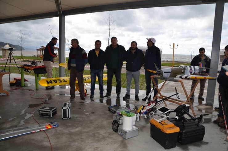 Model Uçak Ve Helikopter Gösterileri Alaplı’da Nefes Kesti