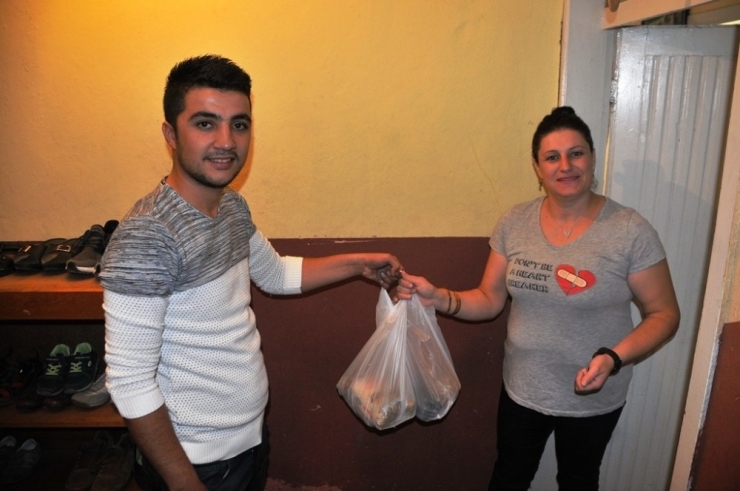 Genç Çift ‘Alo Bakkal’ Uygulamasıyla Rekabette Fark Oluşturdu