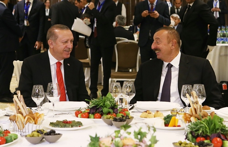 Azerbaycan’da Cumhurbaşkanı Erdoğan, Onuruna Yemek