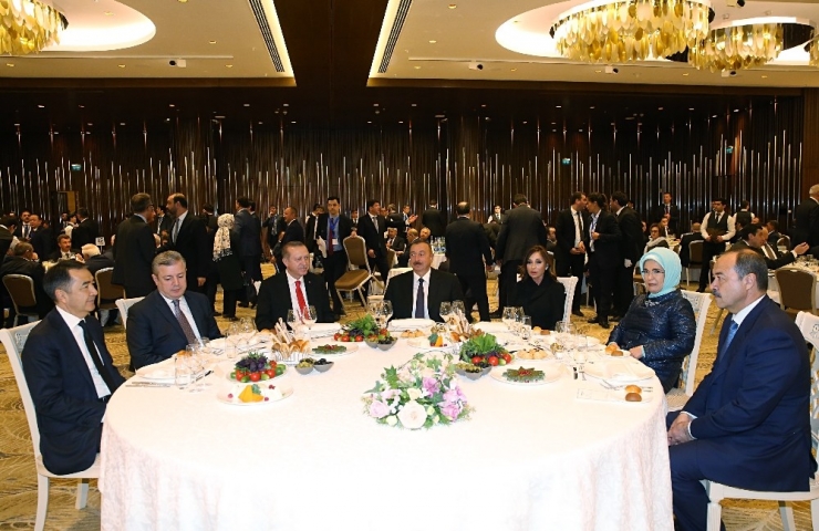 Azerbaycan’da Cumhurbaşkanı Erdoğan, Onuruna Yemek
