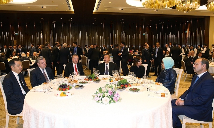 Azerbaycan’da Cumhurbaşkanı Erdoğan, Onuruna Yemek