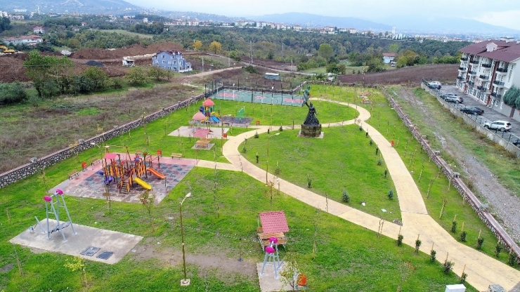 Başiskele’ye Yeni Çocuk Parkları Yapıldı