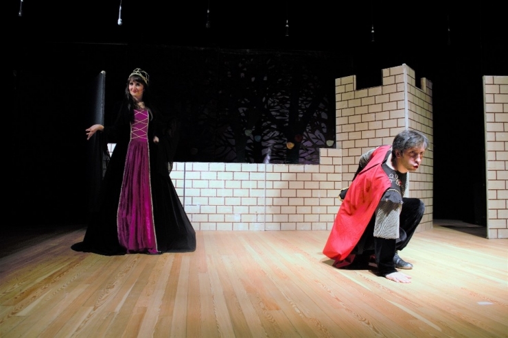 Pamuk Prenses Sahnelendi