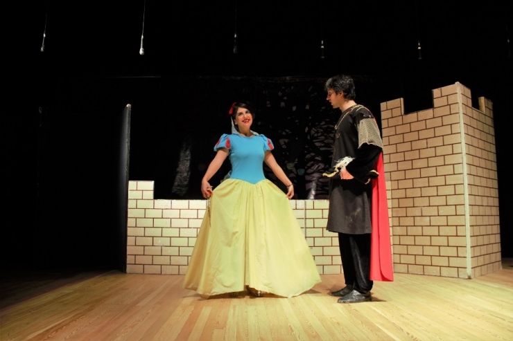 Pamuk Prenses Sahnelendi