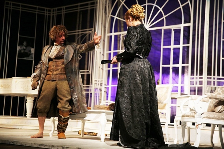 Tiyatro Oyununa İlgi