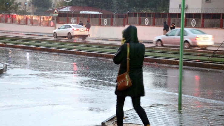 Sağanak Yağmur Vatandaşları Hazırlıksız Yakaladı