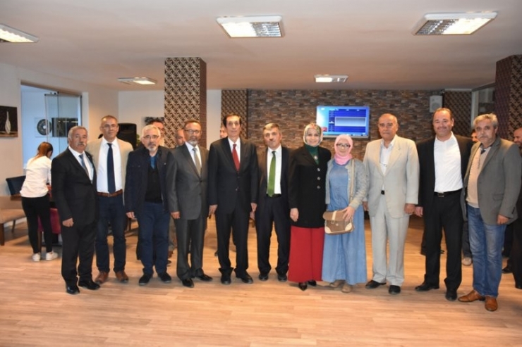 İl Milli Eğitim Müdürlüğü’nden Emekli Olan Ve Tayini Çıkan Personeller Onuruna Yemek