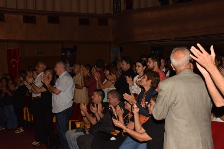 “Çıkmaz Sokak Çocukları” Adana Turnesi’nde